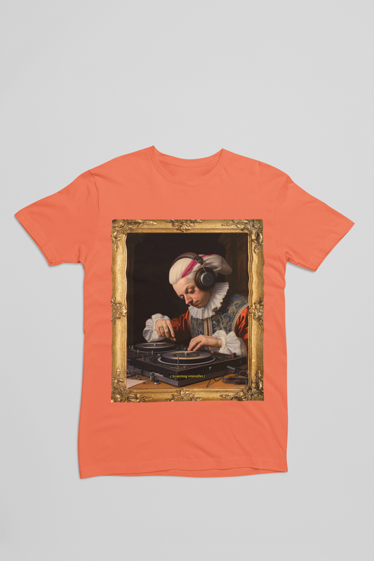 Vintage Gold Frame and Classical DJ T-shirt 👀💕